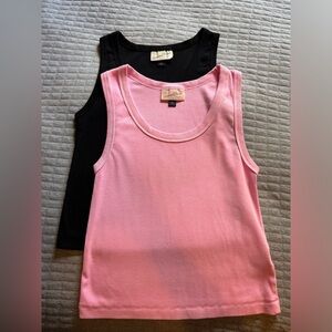 Medium Universal Thread tank tops